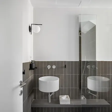 Urania Luxury Rhea Pondi