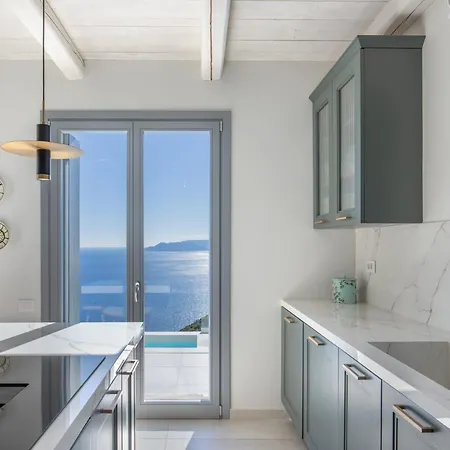 Urania Luxury Rhea * Pondi