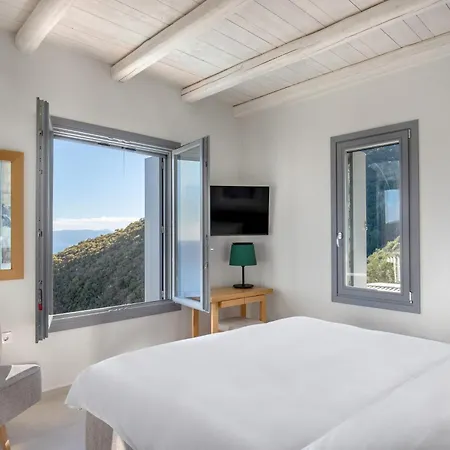 Urania Luxury Rhea Vilă Pondi