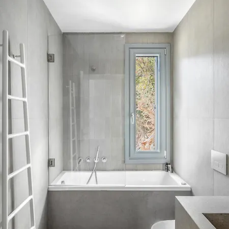 Вилла Urania Luxury Rhea Pondi