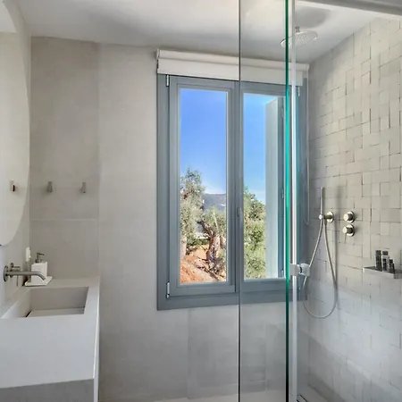 Вилла Urania Luxury Rhea Pondi