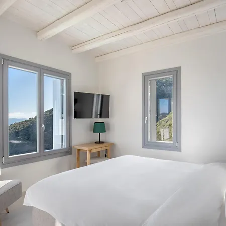 Urania Luxury Rhea * Pondi