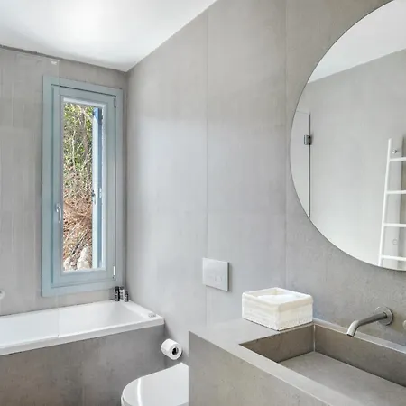 Urania Luxury Rhea * Pondi