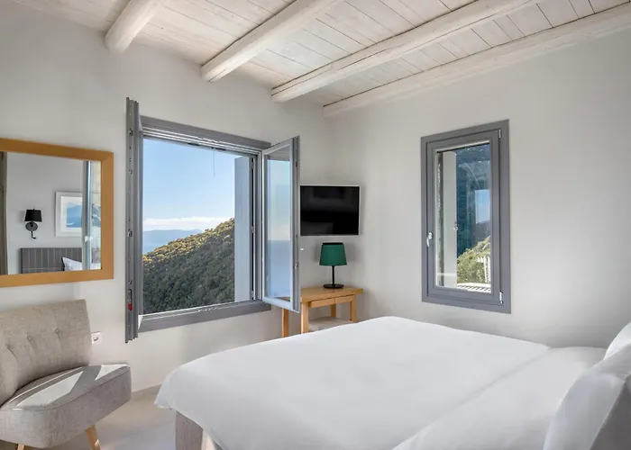 Urania Luxury Rhea Vilă Pondi