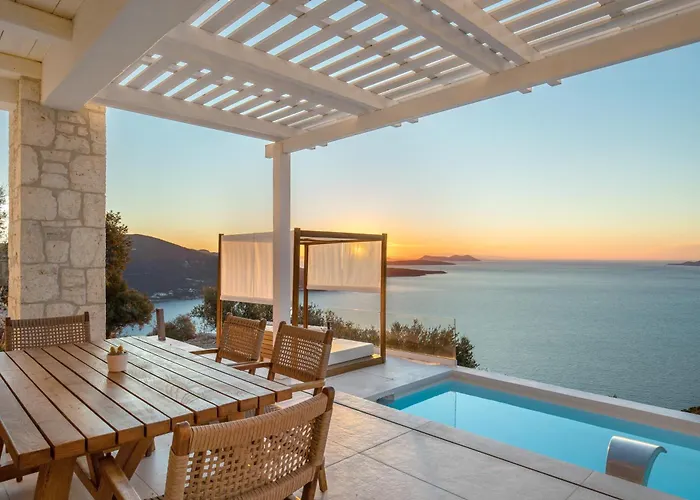 Urania Luxury Rhea Vilă *