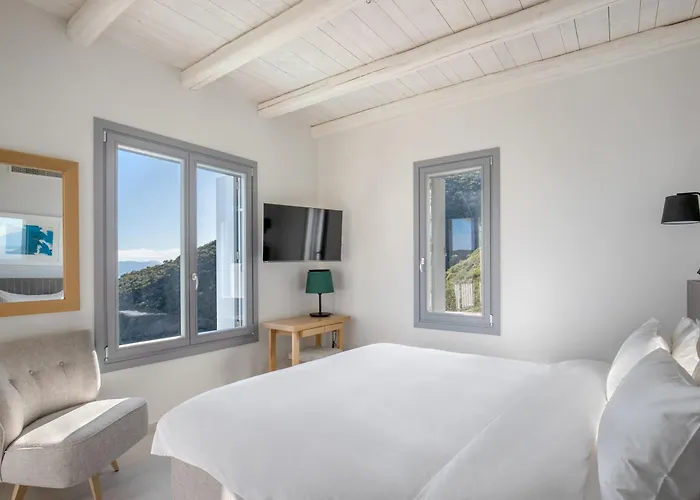 Urania Luxury Rhea * Pondi