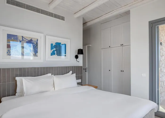 Urania Luxury Rhea Villa